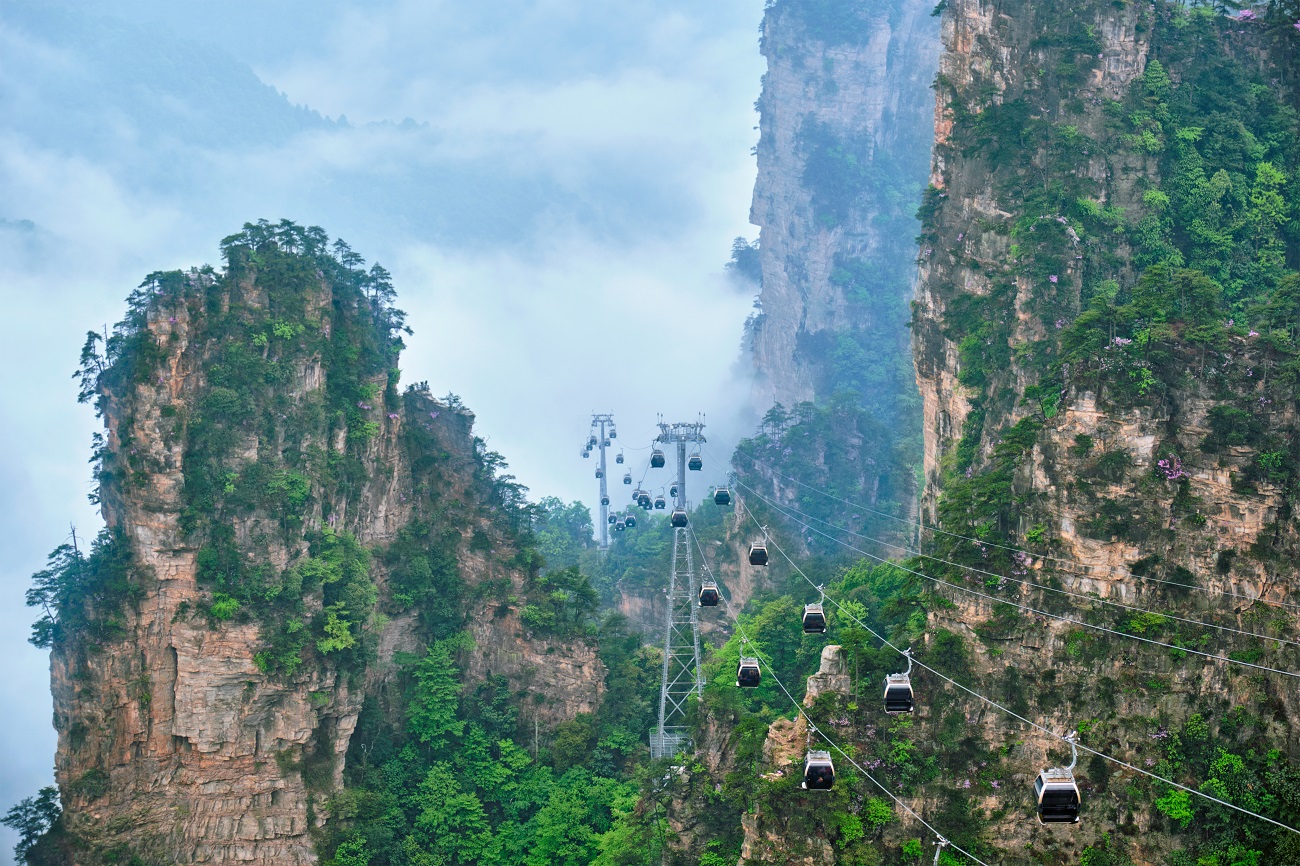 Zhangjiajie má najdlhšiu lanovku na svete