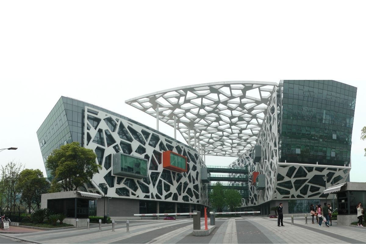 Hlavné sídlo Alibaba Group (zdroj obrázku: wikimedia/ Thomas Lombard)