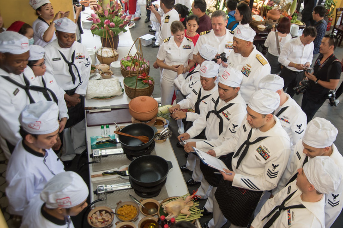 Vietnamci na Slovensku podnikajú často v oblasti gastronómie (zdroj obrázku: flickr/Official U.S. Navy Page)