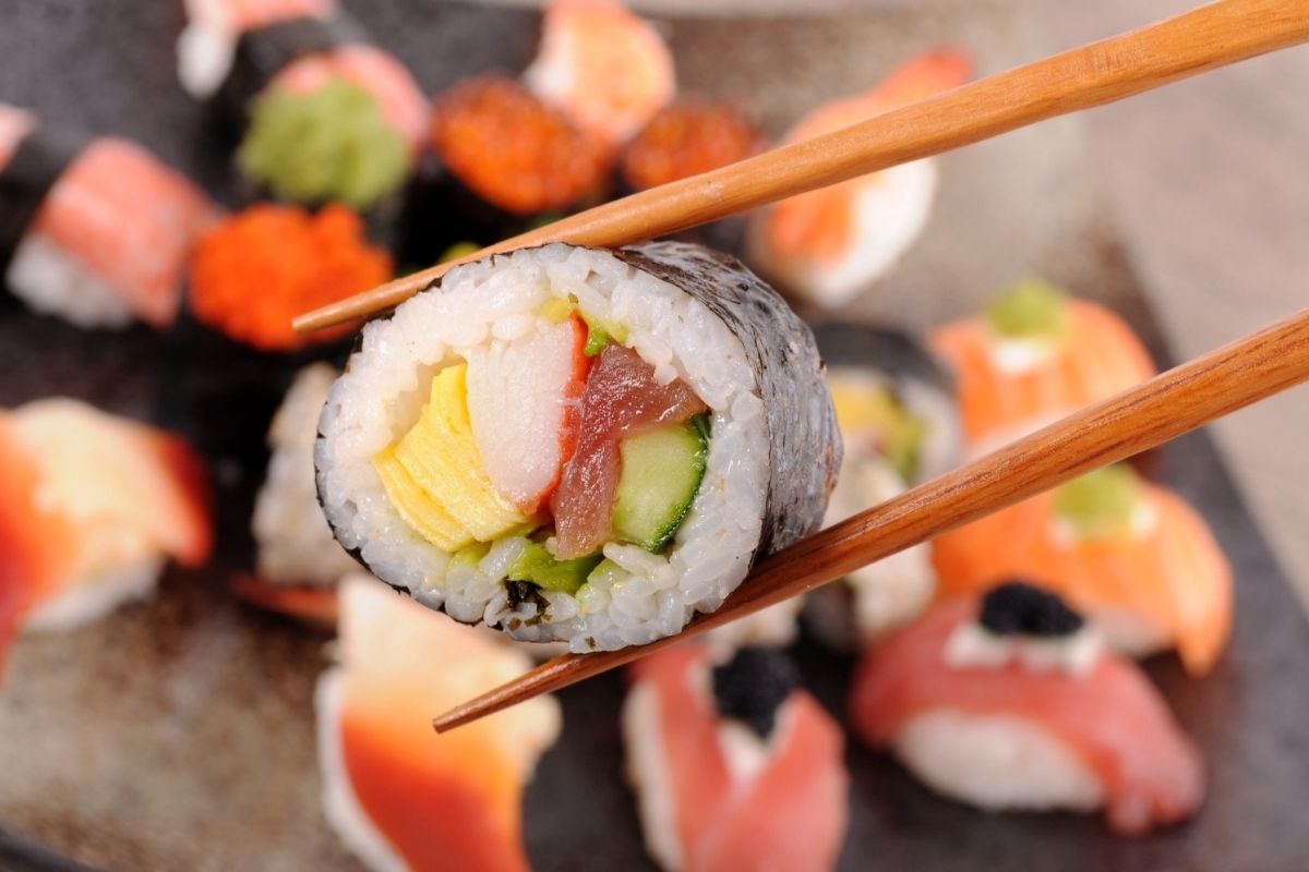 futomaki sushi uhorka tuniak