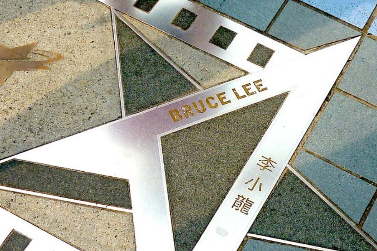 Pamätnú hviezdu má aj na Avenue of Stars v Hongkongu (zdroj obrázku: flickr/Cliffano Subagio)