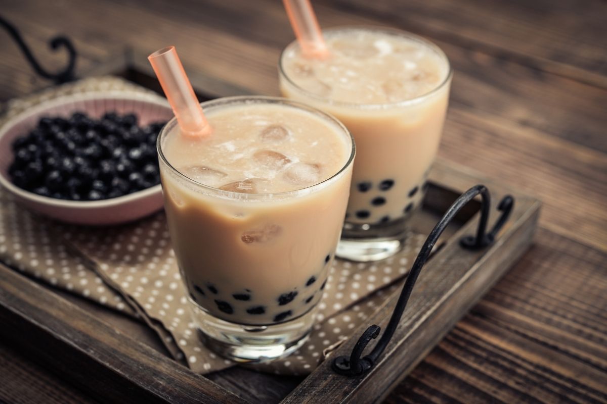 Existujú rôzne druhy bubble tea. Obľúbenou je napríklad kávová (zdroj obrázku: canva.com)