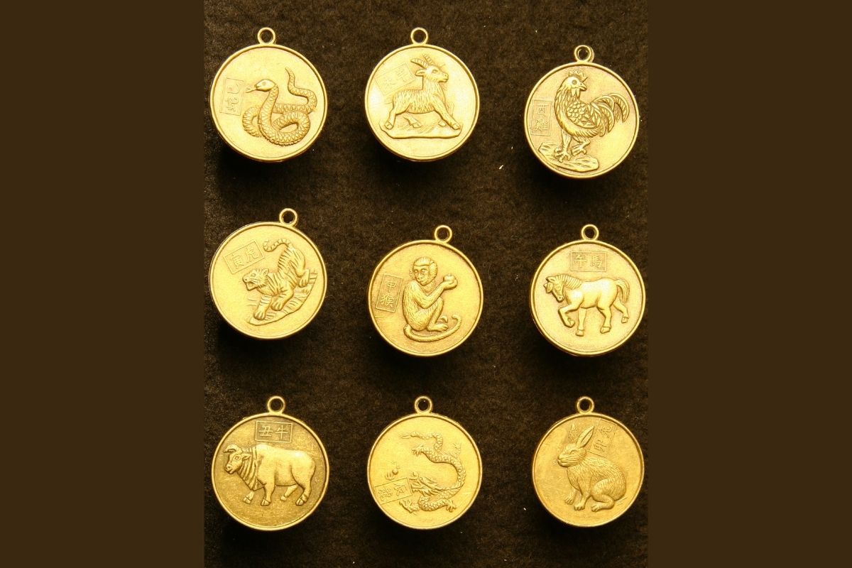 Zvieratá čínskeho zverokruhu sa často vyobrazujú na rôznych predmetoch (zdroj obrázku: canva.com)
