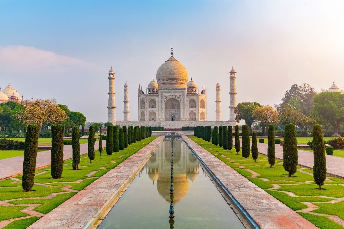 Tádž Mahal je klenotom Agry (zdroj obrázku: canva.com)