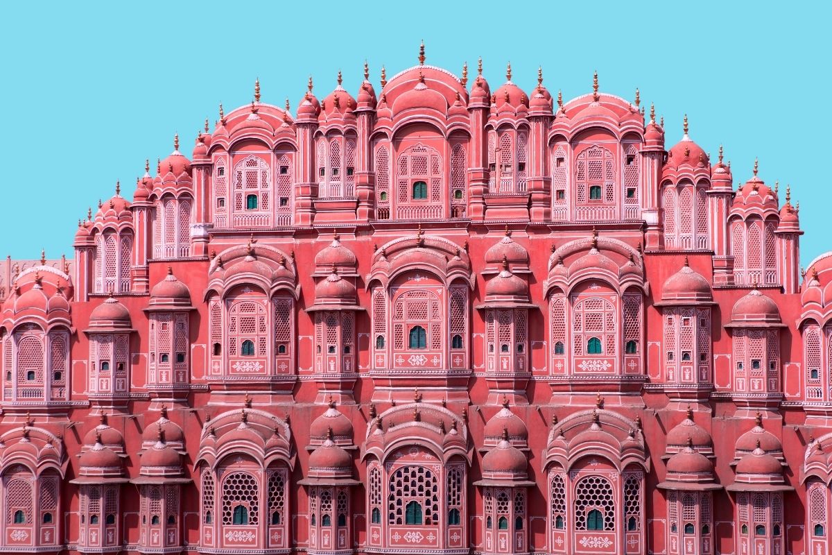 Ikonická stavba Hawa Mahal (zdroj obrázku: canva.com)