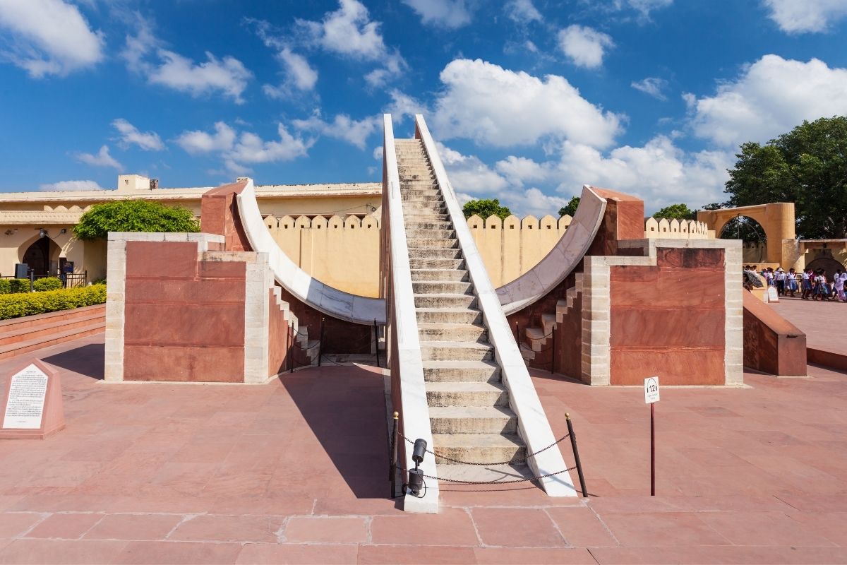 Observatórium Jantar Mantar (zdroj obrázku: canva.com)