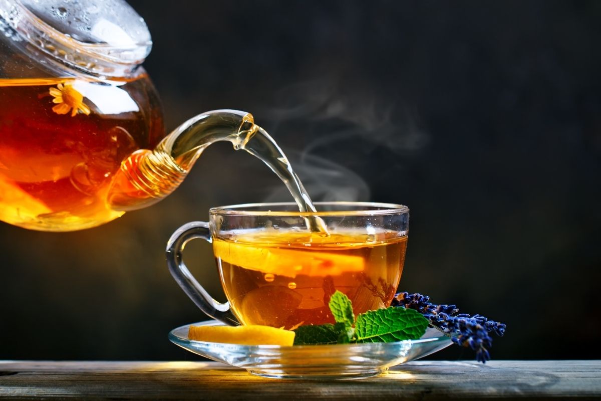 Čaj sa stal obľúbeným nápojom po celom svete (zdroj obrázku: canva.com)