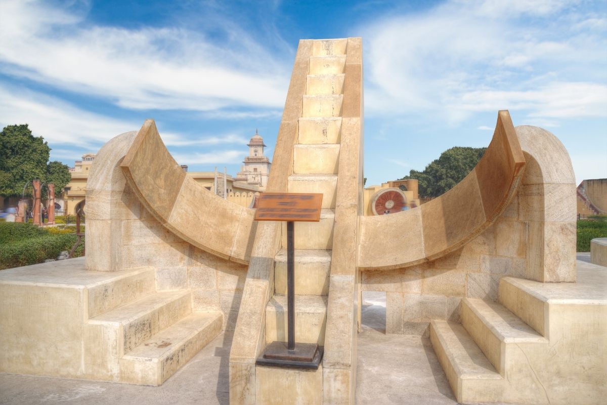 Jantar Mantar (zdroj obrázku: canva.com)