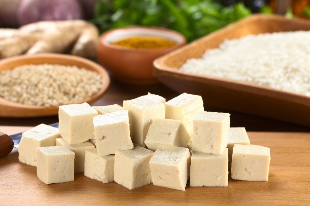 Kúsky tofu (zdroj obrázku: canva.com)