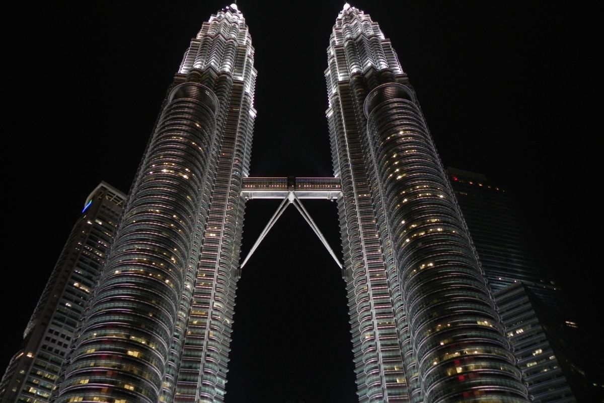 Petronas Twin Towers (zdroj obrázku: canva.com)