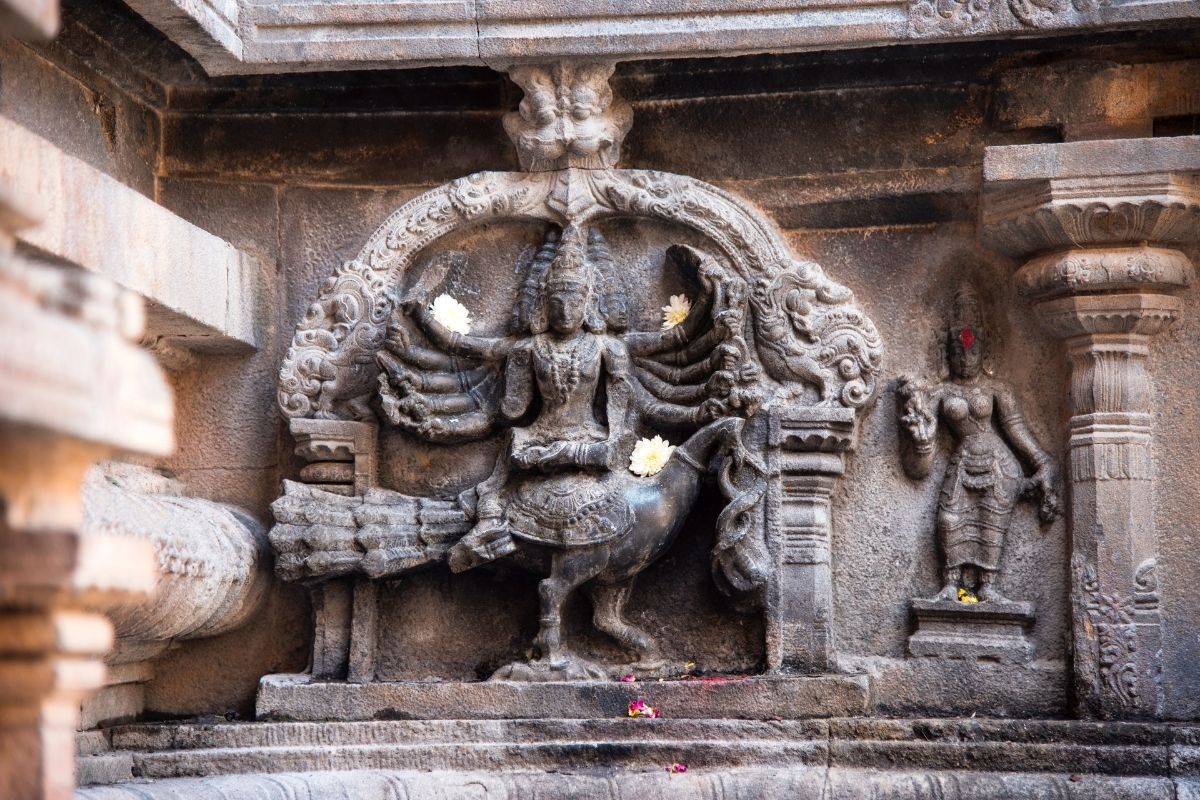 Podobizeň Kartikeya je súčasťou mnohých indických chrámov (zdroj obrázku: canva.com)