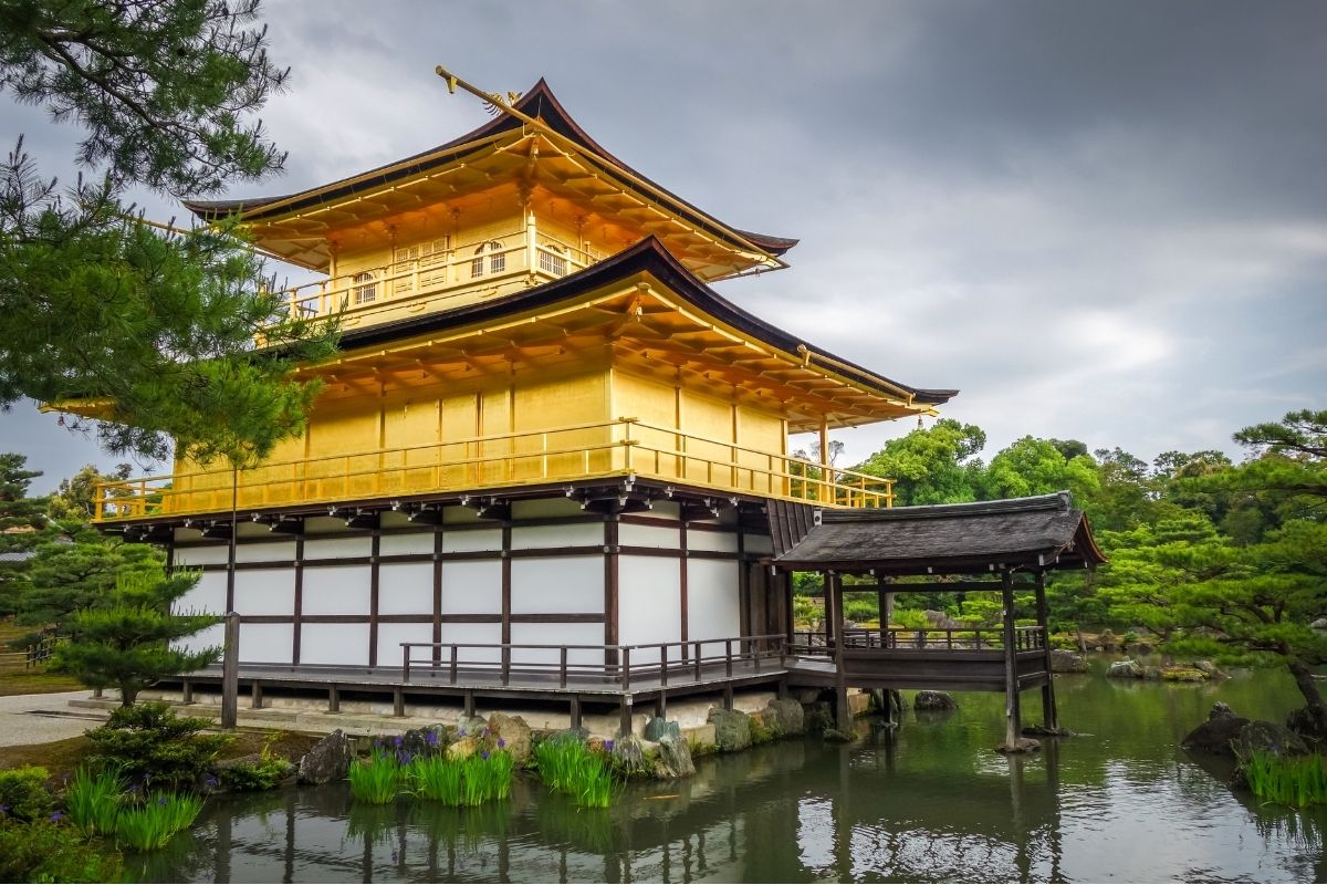 Zlatý pavilón Kinkaku-ji (zdroj obrázku: canva.com)