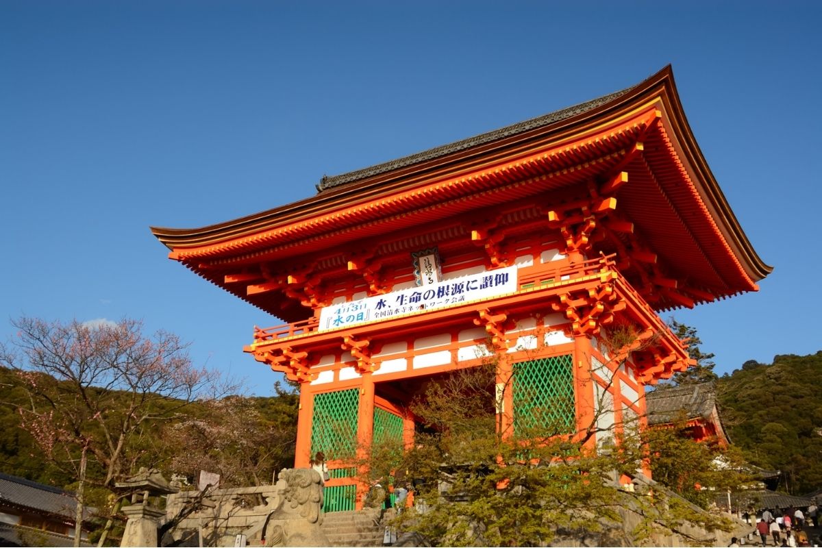Kiyomizu dera (zdroj obrázku: canva.com)