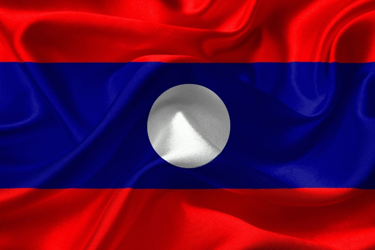 Vlajka Laosu (zdroj obrázku: canva.com)