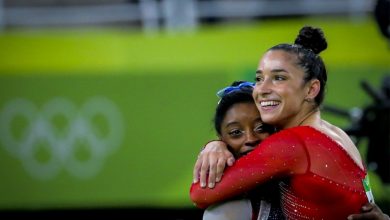 Simone Biles s Alexandrou Raisman (zdroj obrázku: wikimedia.org/Danilo Borges/brasil2016.gov.br)