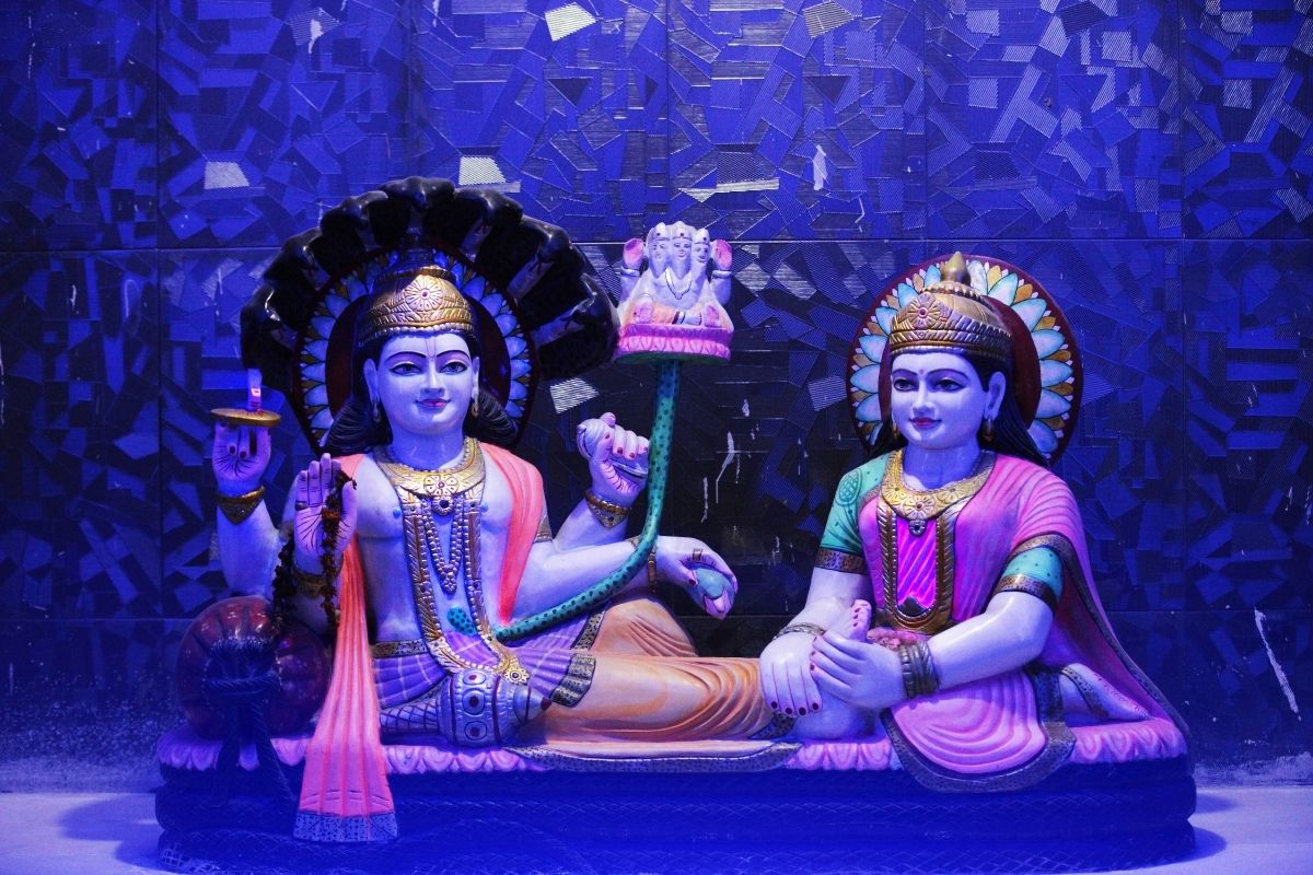 Višnu so svojou manželkou bohyňou Lakshmi (zdroj obrázku: canva.com)
