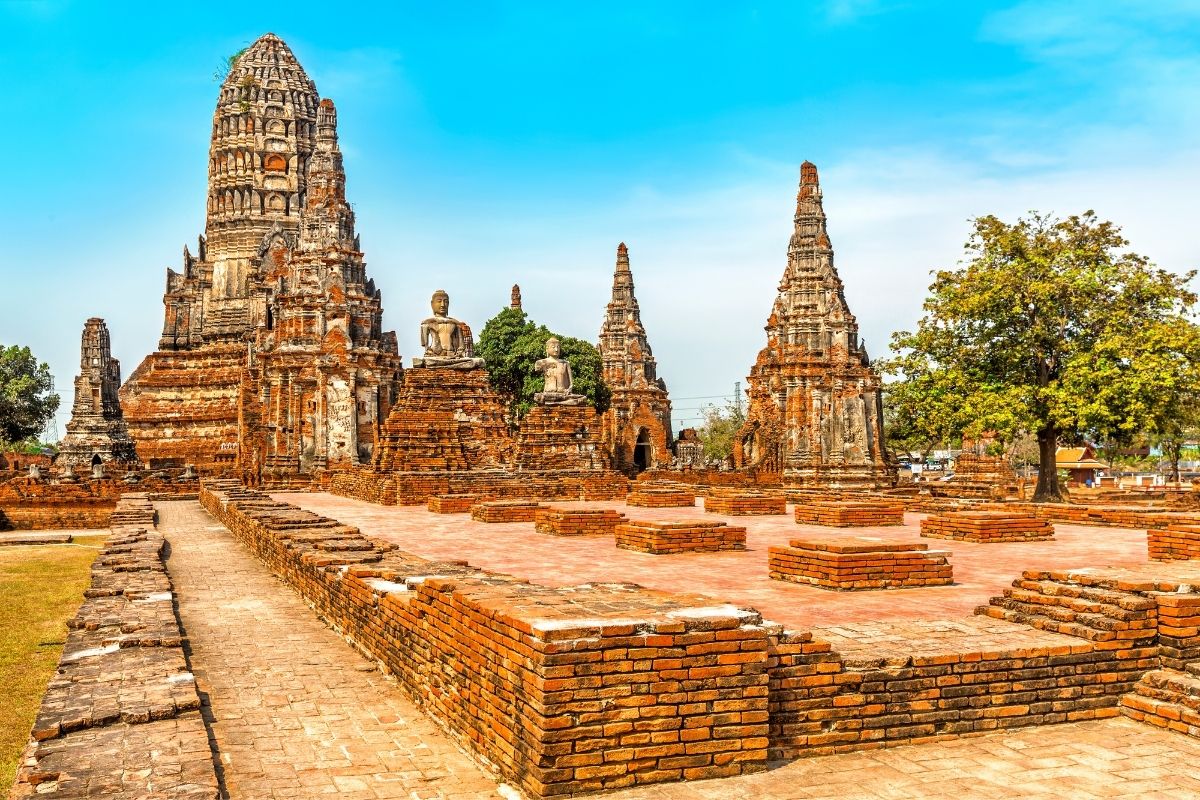 Chrám Wat Chaiwatthanaram, ktorý sa nachádza v historickom parku Ayutthaya (zdroj obrázku: canva.com)