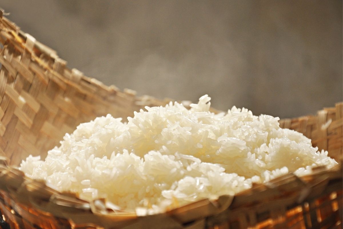 Lepkavá ryža patrí medzi najobľúbenejšie jedlá (zdroj obrázku: canva.com)