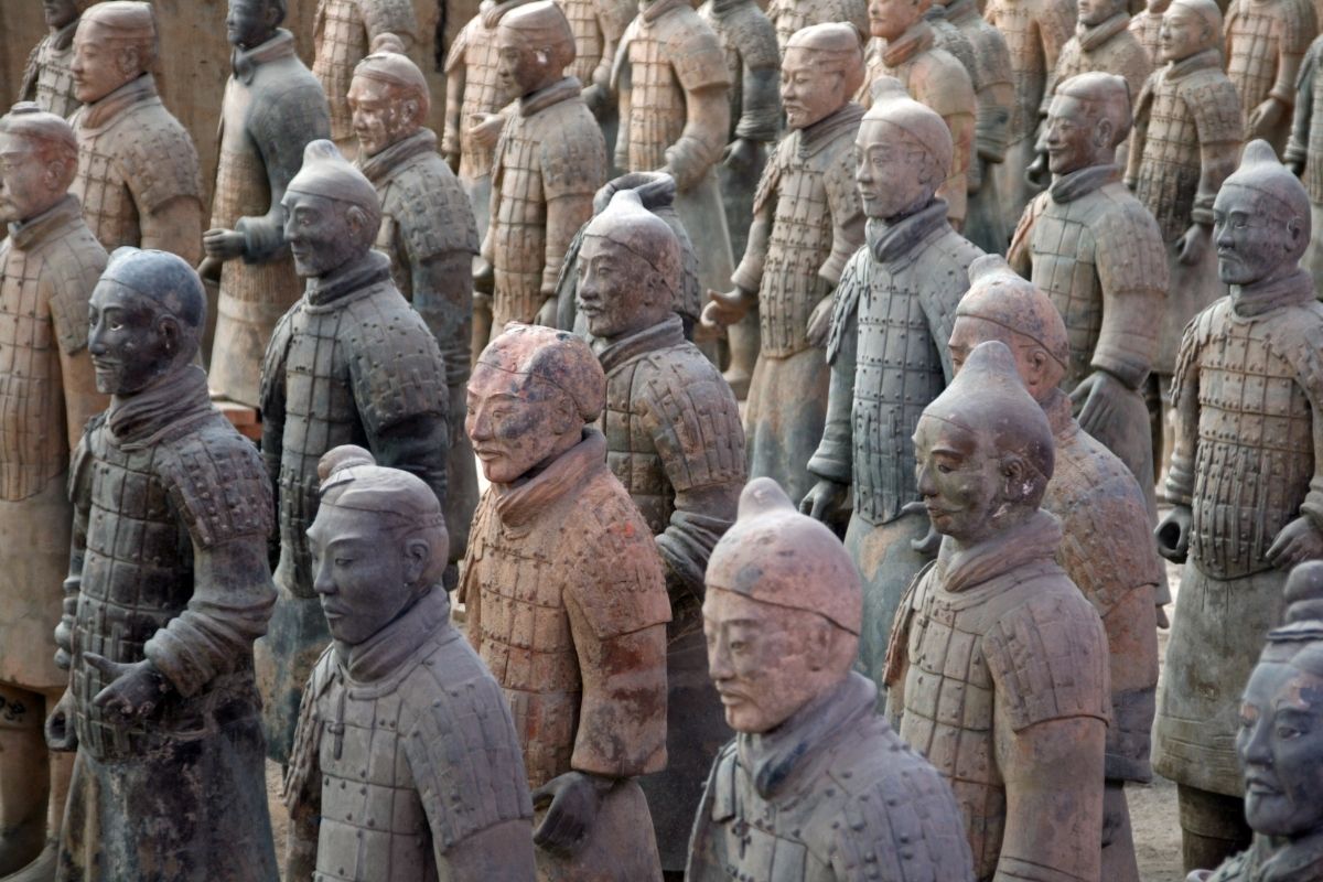 Každá socha je odlišná (zdroj obrázku: canva.com)