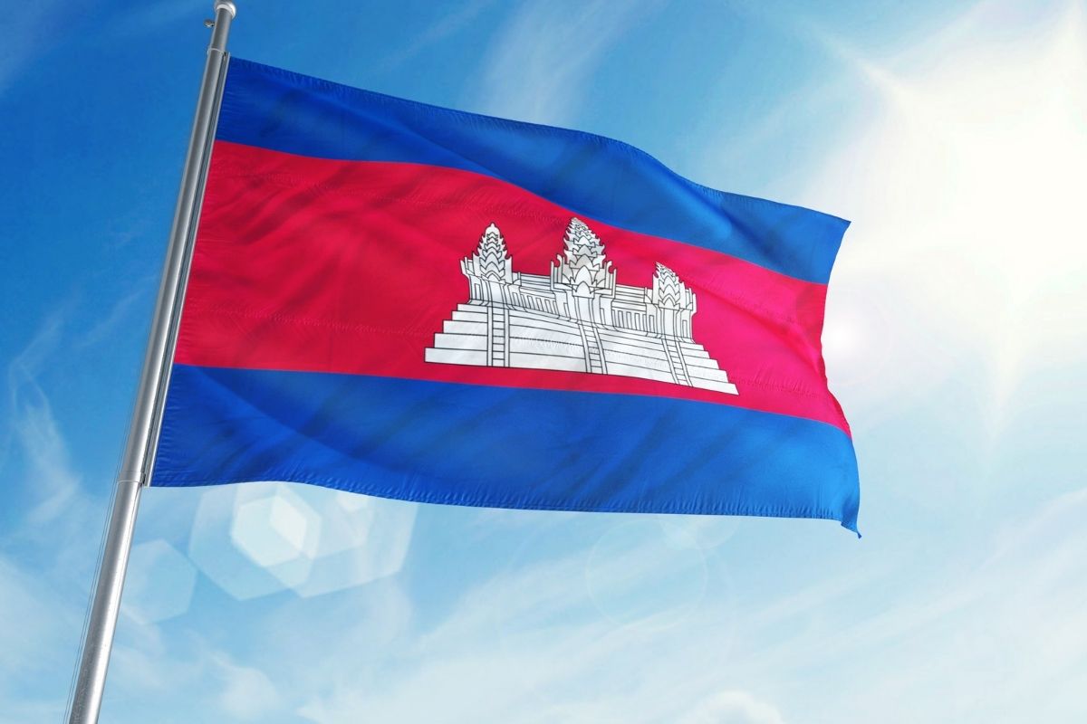 Oficiálna vlajka Kambodže (zdroj obrázku: canva.com)