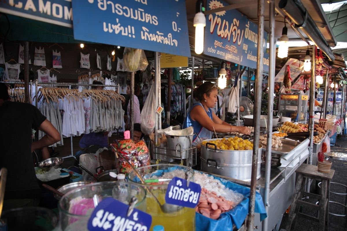 Chatuchak market - kúpiť sa tu dá takmer všetko (zdroj obrázku: canva.com)