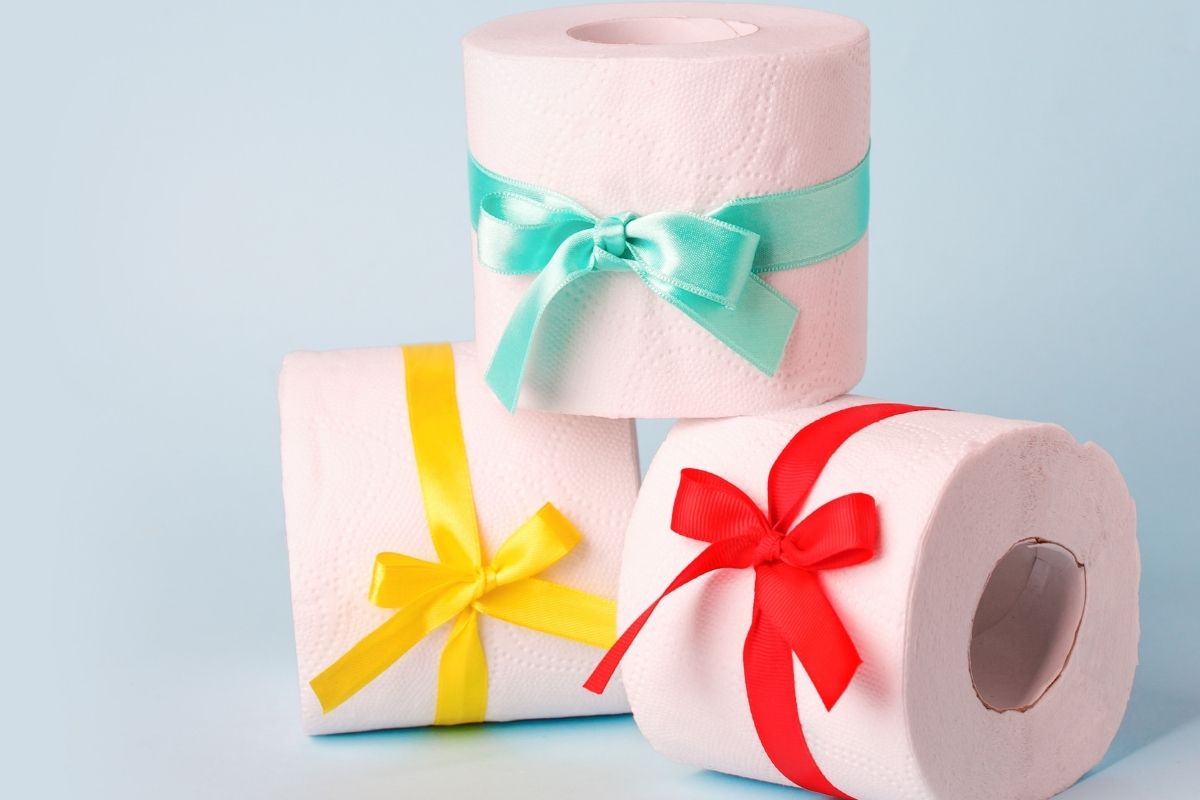 Toaletný papier je darček, ktorý neurazí (zdroj obrázku: canva.com)