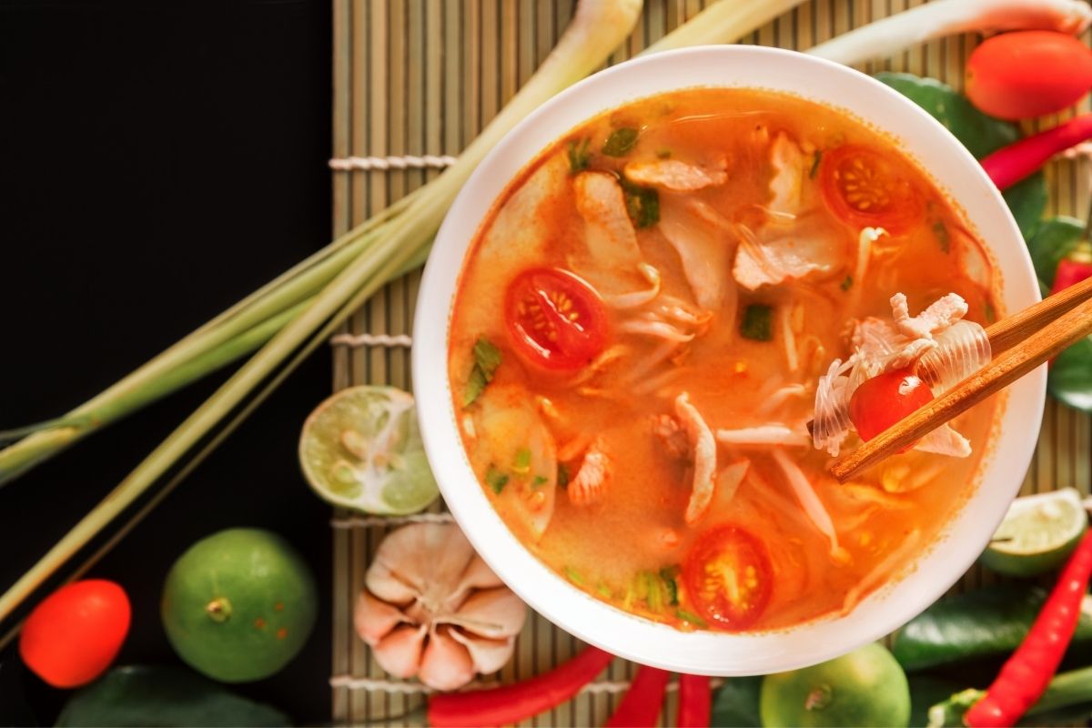 Polievka Tom Yum (zdroj obrázku: canva.com)