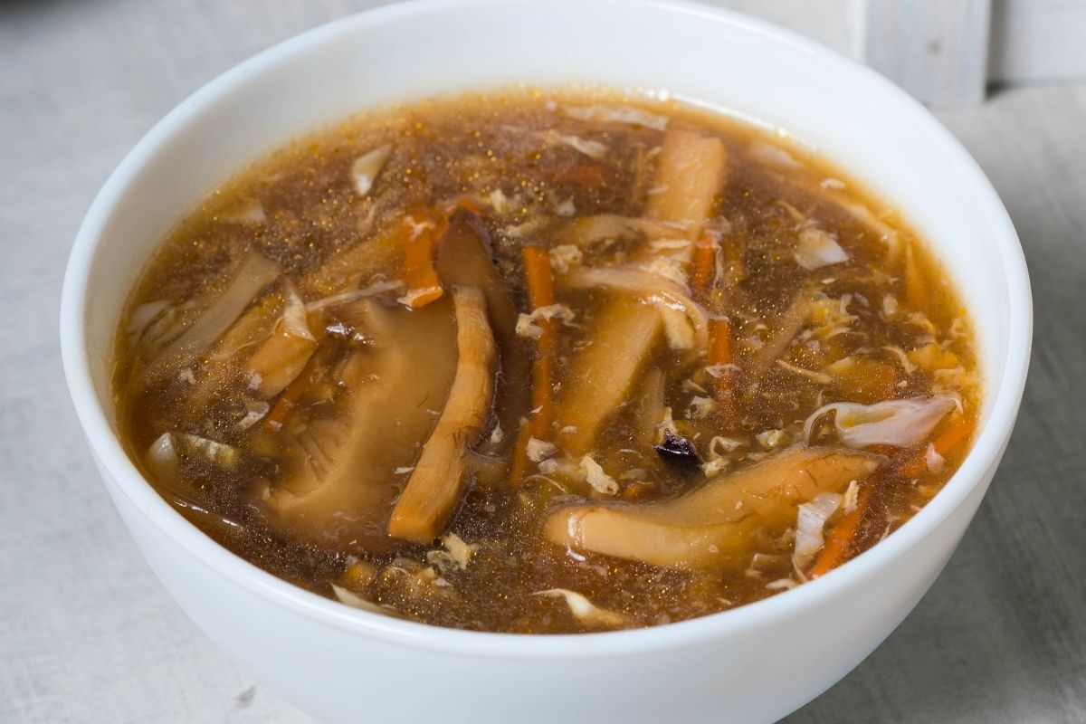 Rôzne ingrediencie menia aj vzhľad polievky (zdroj obrázku: canva.com)
