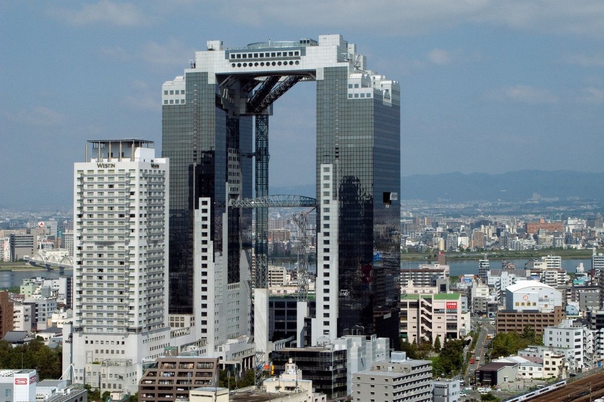 Umeda Sky Building (zdroj obrázku: canva.com)