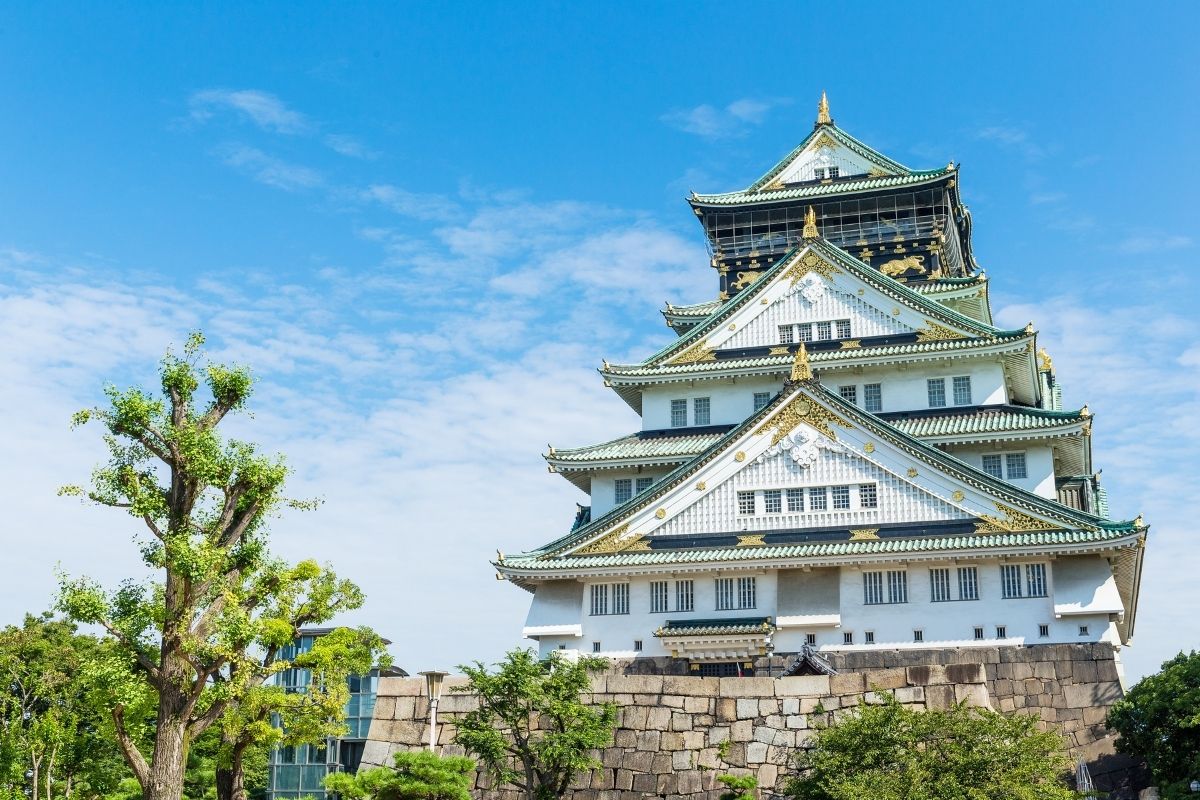 Tento hrad je v Osake najznámejšou pamiatkou (zdroj obrázku: canva.com)