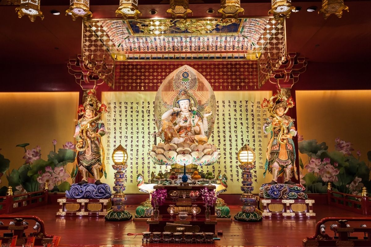 Ukážka vnútorných priestorov chrámu Buddhovho zubu (zdroj obrázku: canva.com)