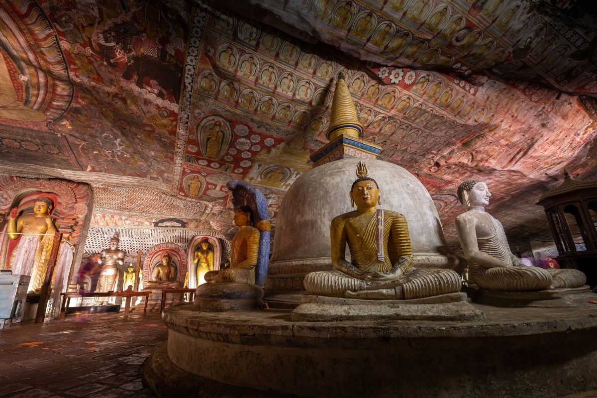 Ukážka jaskynného chrámu Dambulla (zdroj obrázku: canva.com)