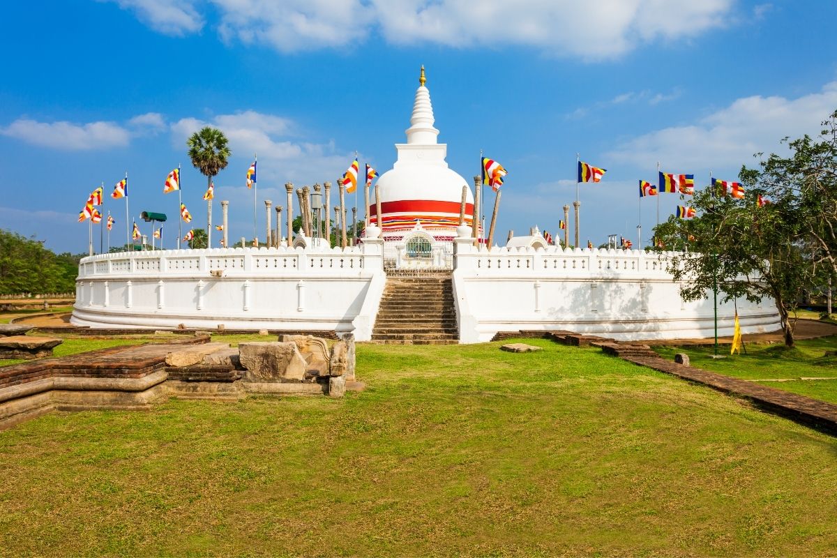 Thuparamaya v meste Anuradhapura (zdroj obrázku: canva.com)