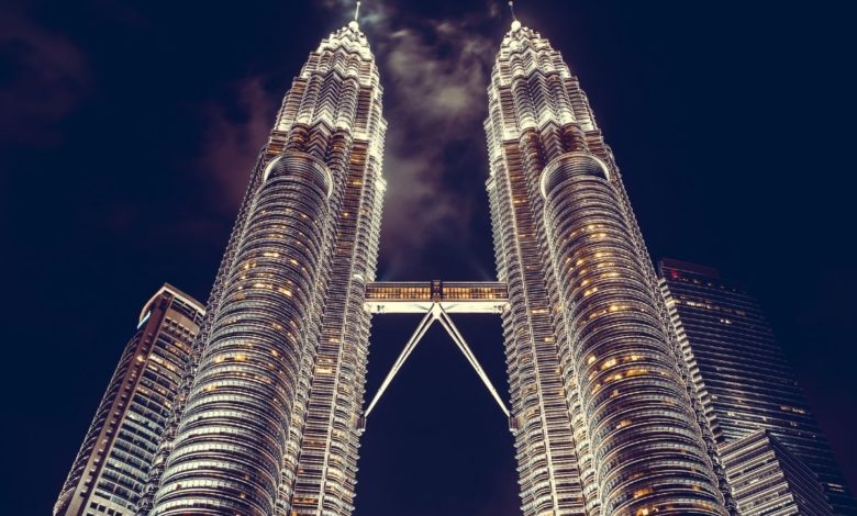 Petronas Towers (zdroj obrázku: canva.com)