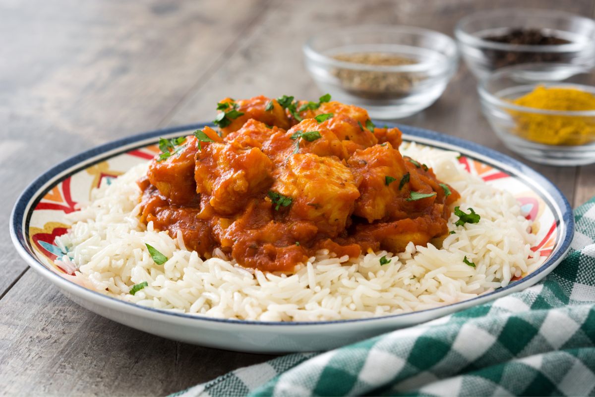 Indické jedlo Tikka Masala (zdroj obrázku: canva.com)