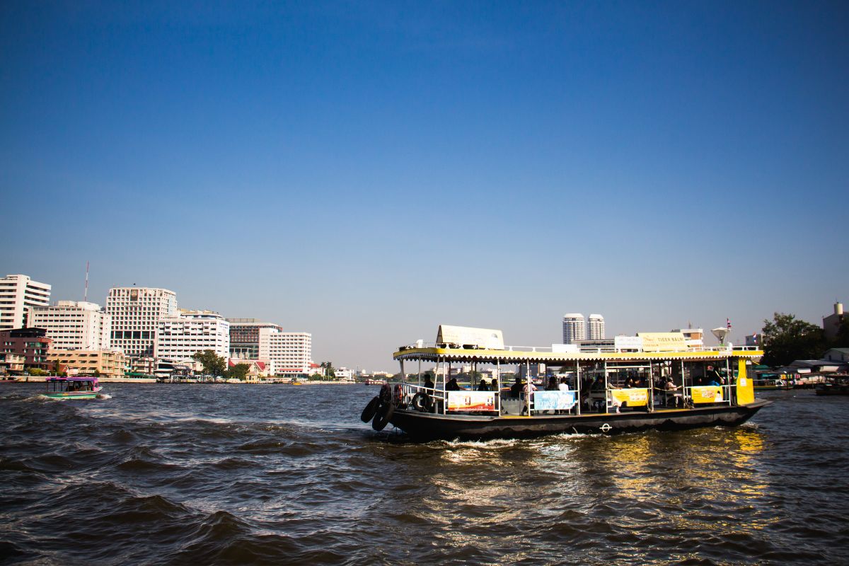 Plavba po rieke Chao Praya (zdroj obrázku: canva.com)