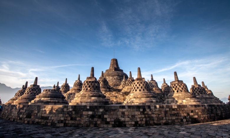 Borobudur (zdroj obrázku: canva.com)