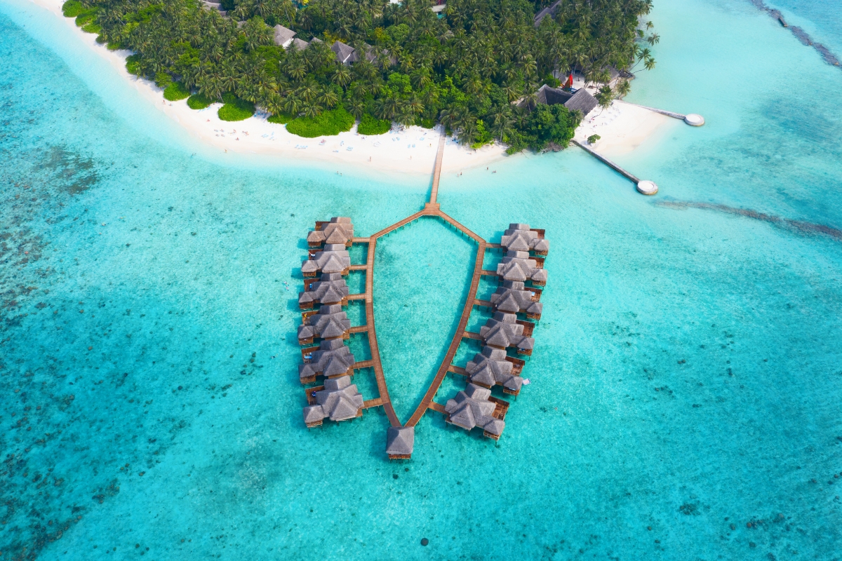 Maledivy sú obľúbenou dovolenkovou destináciou (zdroj obrázku: canva.com)