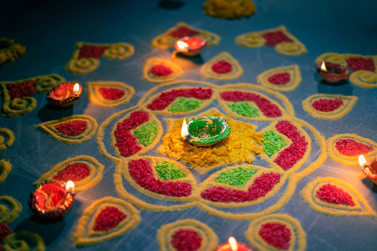 Tihar je inak známy aj ako sviatok svetiel (zdroj obrázku: canva.com). 