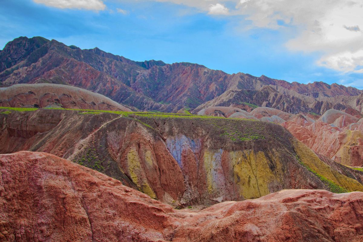 Dúhové hory v Číne sú súčasťou národného parku Zhangye Danxia Landform (zdroj obrázku: canva.com)