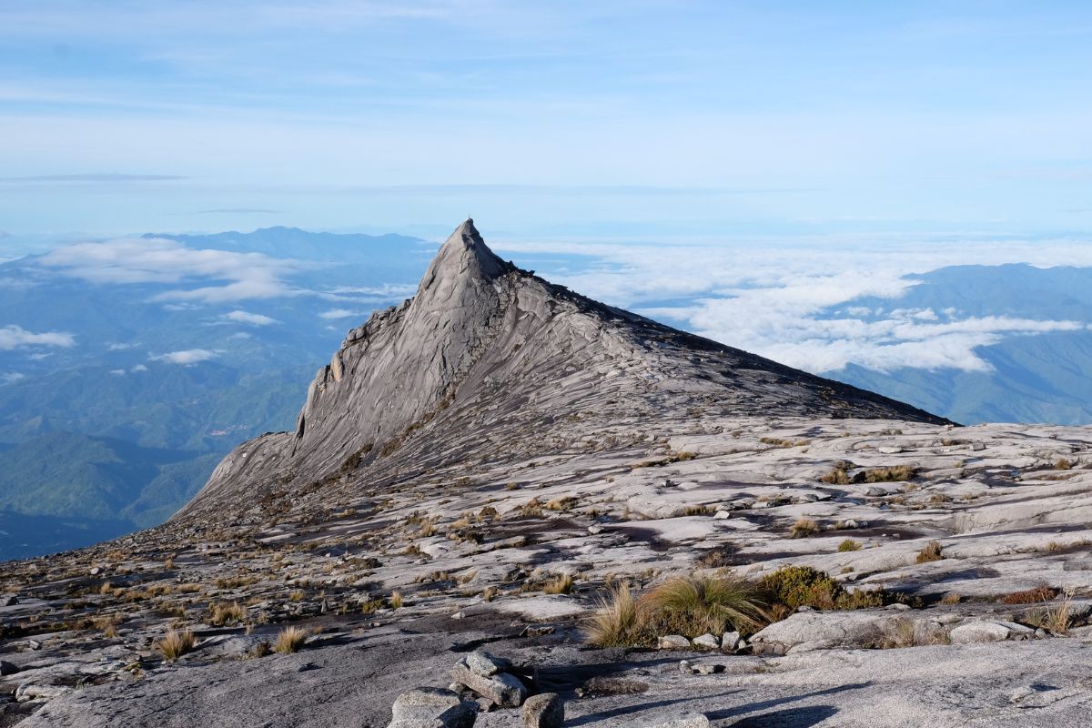 Ako navštíviť Mount Kinabalu? (zdroj obrázku: canva.com)