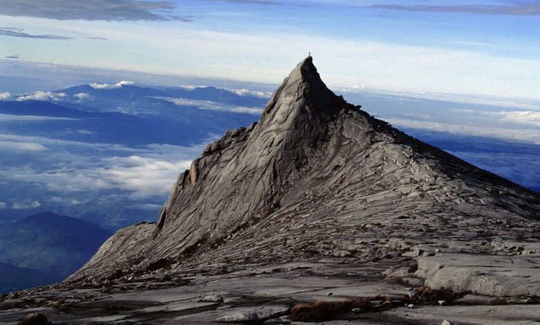 Mount Kinabalu (zdroj obrázku: canva.com)
