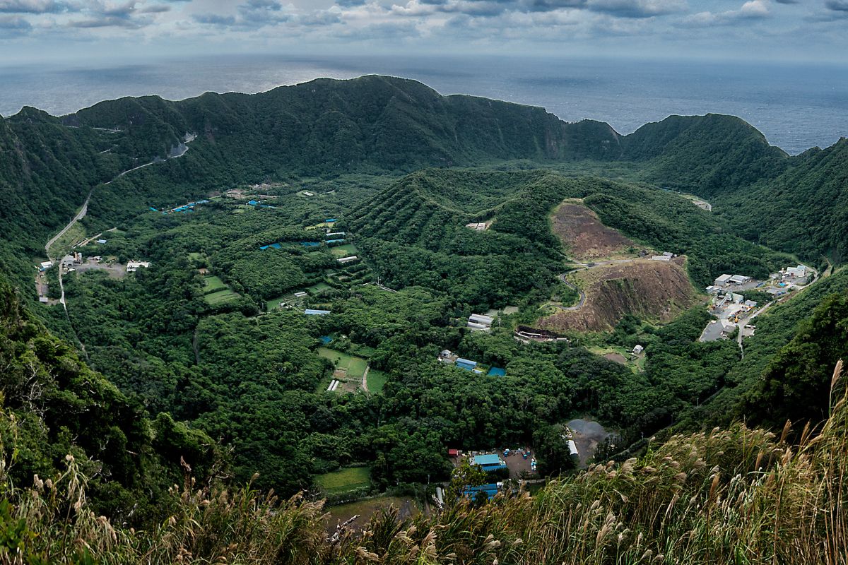 Ostrov Aogashima (zdroj obrázku: canva.com)